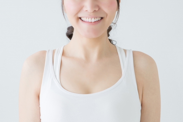 ホワイトニングシートとは何か？使用方法や費用相場を解説