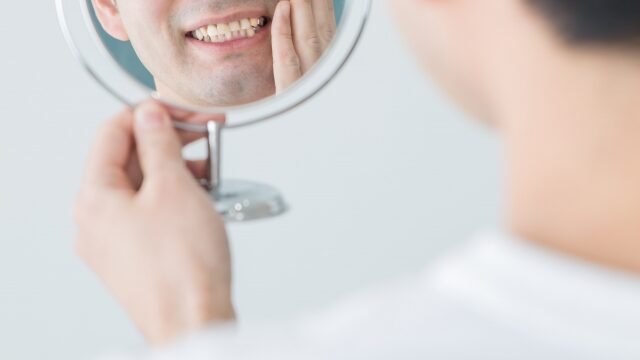 歯の黄ばみを取る方法｜黄ばみの原因と白くする方法