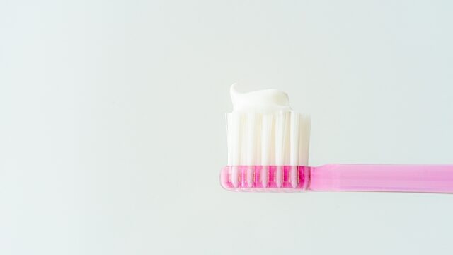 市販のホワイトニング歯磨き粉の効果は？歯磨き粉の種類と効果を紹介